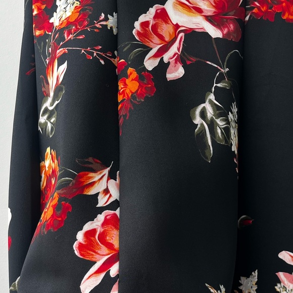 Like NEW GUESS Floral Off the Shoulder Dress S/M - Picture 7 of 7